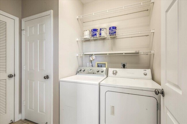 Building Photo - 3570 Four Oaks Blvd