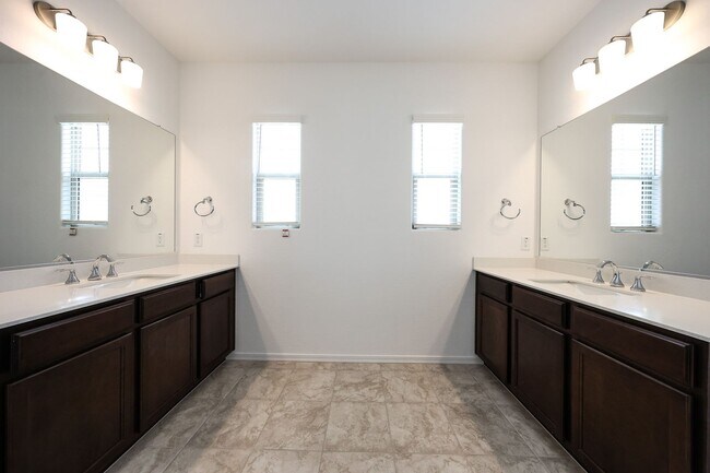 Building Photo - 3 Bedroom + Den and Loft in Aloravita Community