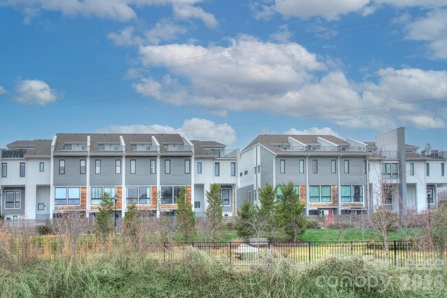 Building Photo - 2737 Shenandoah Ave