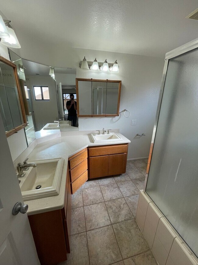 Building Photo - Beautiful Home in Pacific Beach