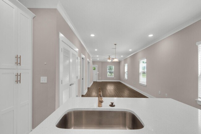 Building Photo - 384 Date Palm Ln