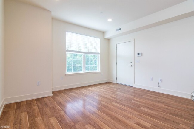 Building Photo - 2 br, 2 bath Triplex - 695 W BERKS ST Unit...