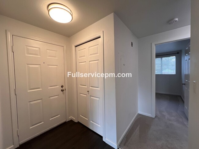 Building Photo - Stylish and Updated Newport Crest Condo