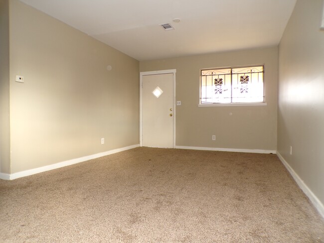 Building Photo - 3145 34th Ct N