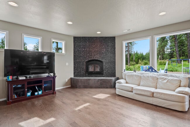 Building Photo - 315 Granite Loop