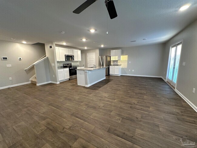 Building Photo - 7540 Oak Lake Blvd