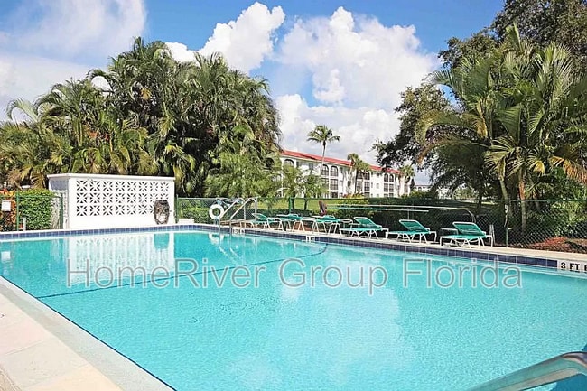 Building Photo - 17 High Point Cir N