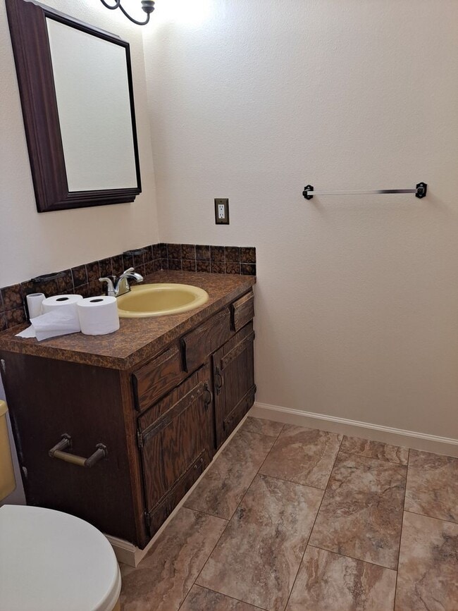 Building Photo - ALL PROSPECTIVE TENANTS MUST SUBMIT A $58 ...
