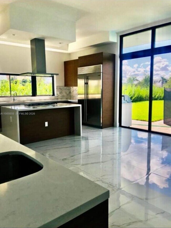 Building Photo - 16580 Sunset Way