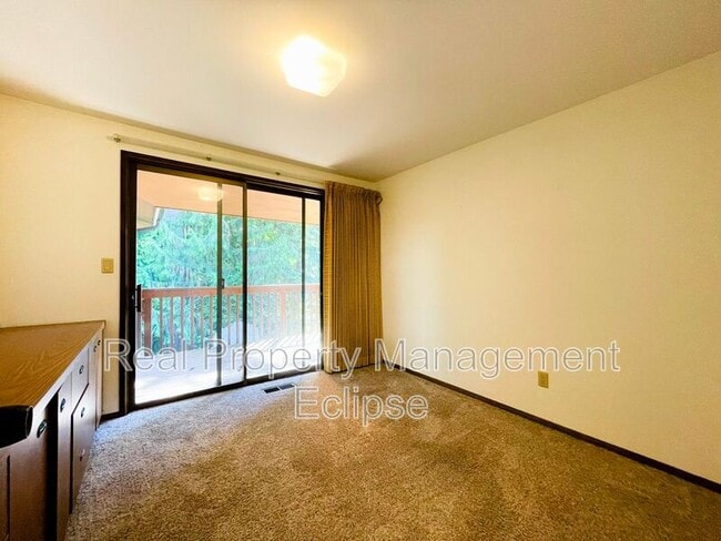 Building Photo - 11105 SE 59th St