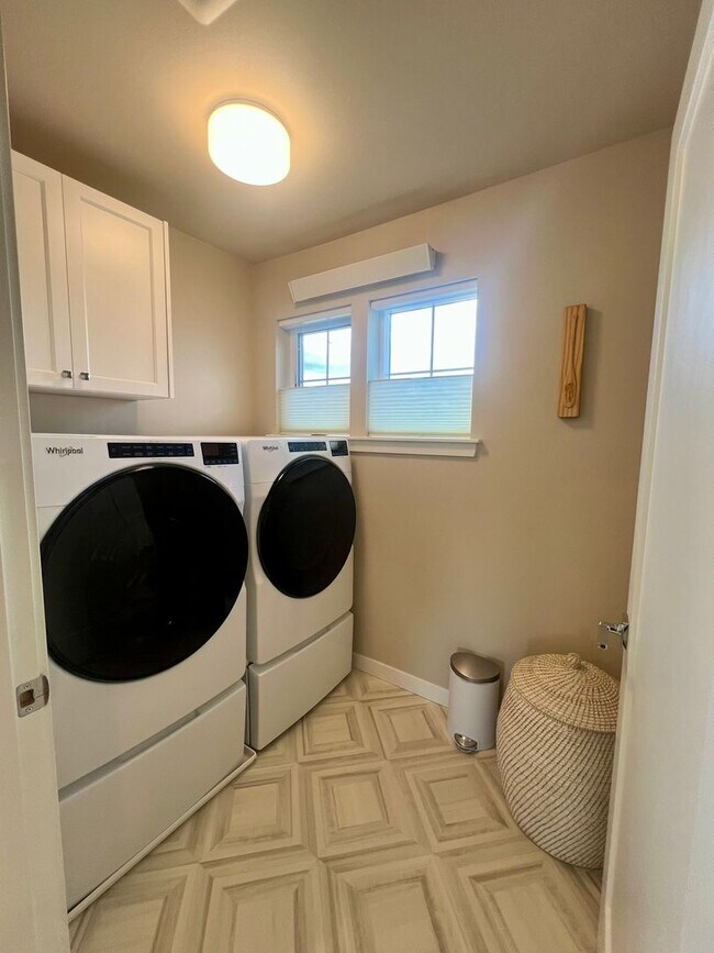 Building Photo - BEAUTIFUL 3Bd 2.5Ba energy efficient home ...