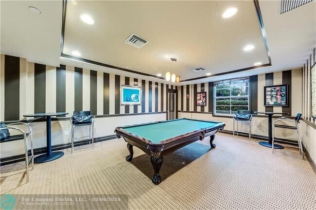 Building Photo - 520 SE 5th Ave