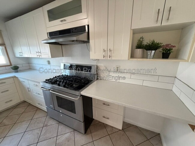 Building Photo - 5029 Fidler Ave