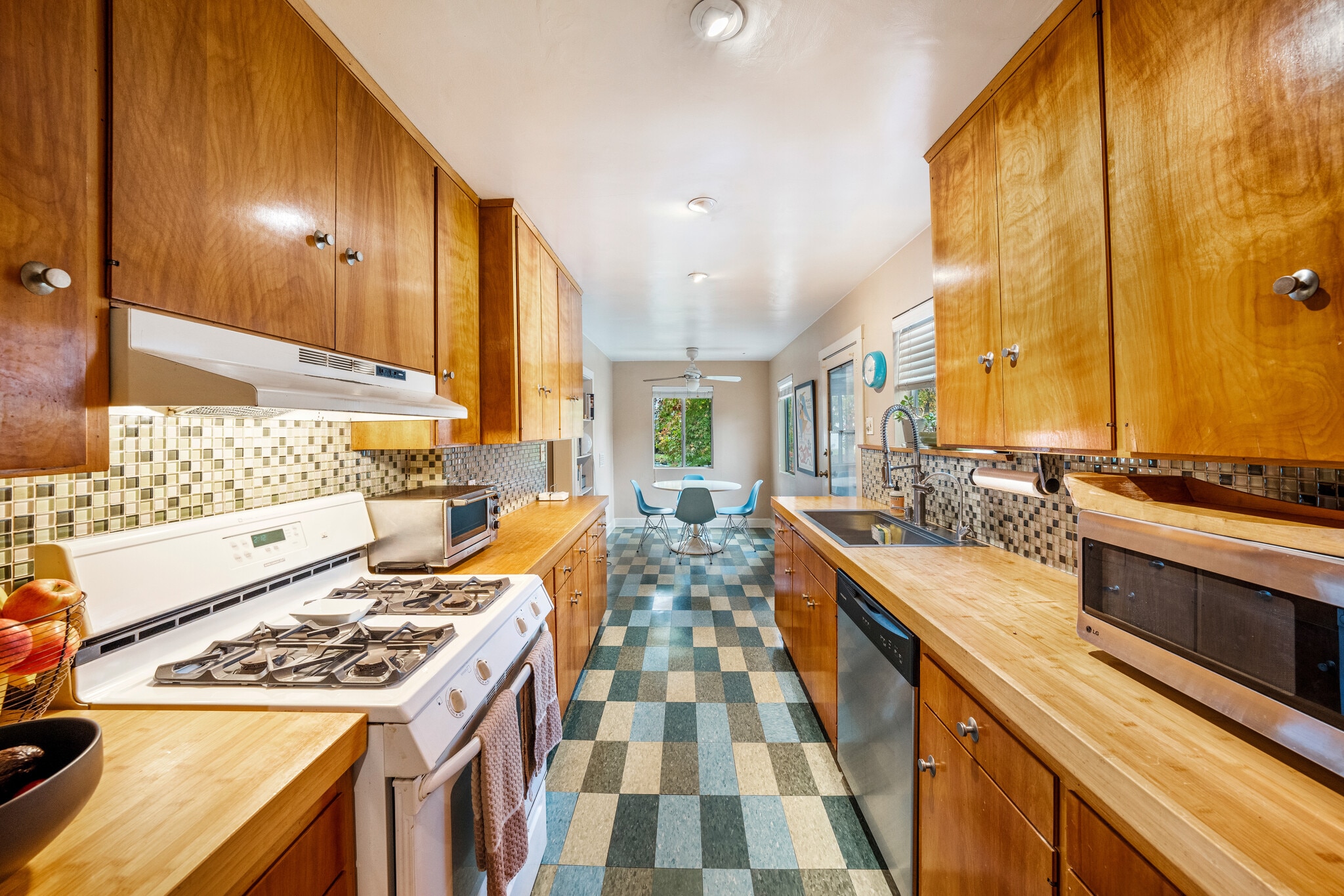 Kitchen - 4536 Corliss St