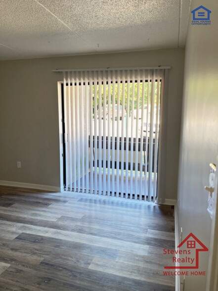 Building Photo - 915 S Seminole Dr