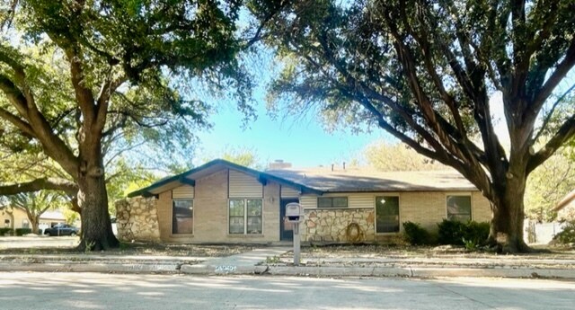 Building Photo - Saucer