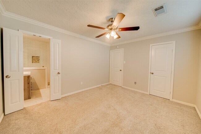 Building Photo - 702 Dixie Dr