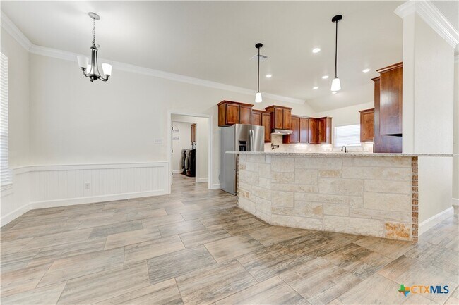 Building Photo - 1040 Vista Dr