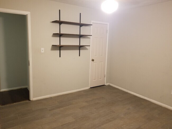 Building Photo - 1330 White Oak Dr