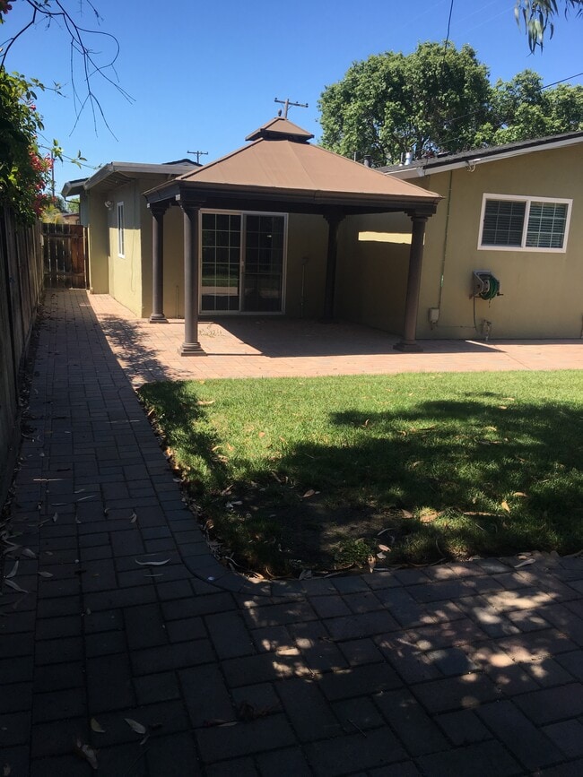 Building Photo - 2376 Forbes Ave