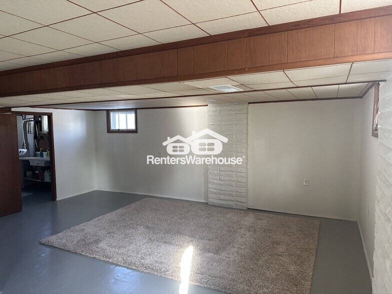 Building Photo - 1603 Charmuth Rd