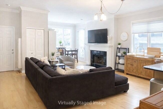 Building Photo - 852 N Paulina St