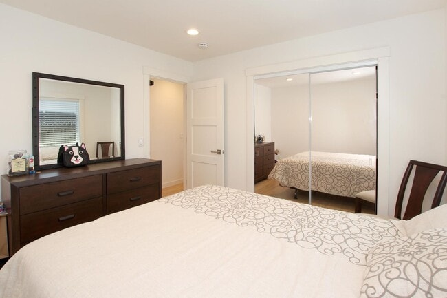 Building Photo - Charming Jewel Box Home Just Minutes from ...