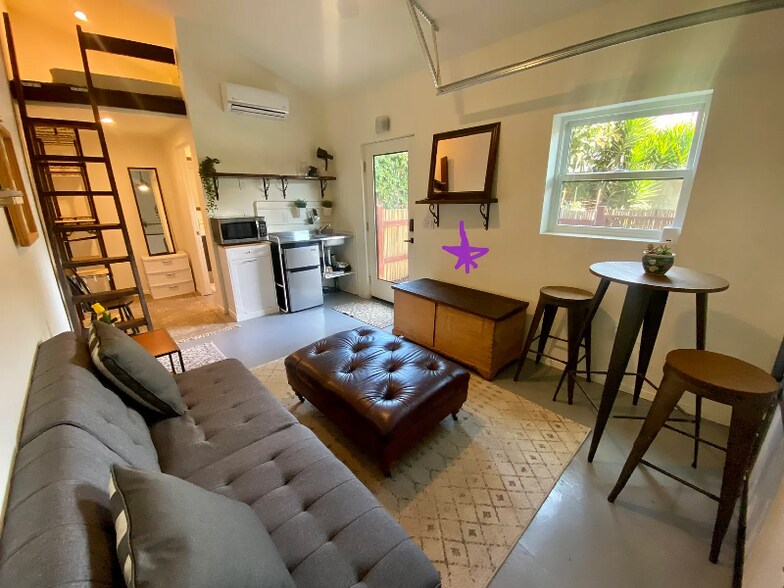 Primary Photo - 71 Comstock Dr