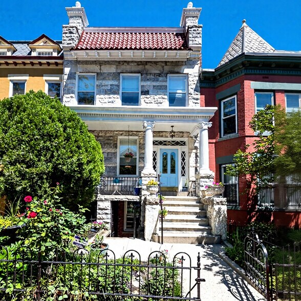 Building Photo - 723 5th St NE