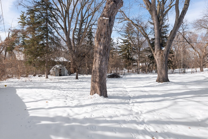 Building Photo - 1943 Regent Ave N