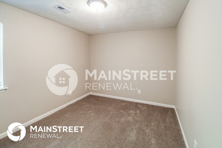 Building Photo - 6231 Willowbrook Dr