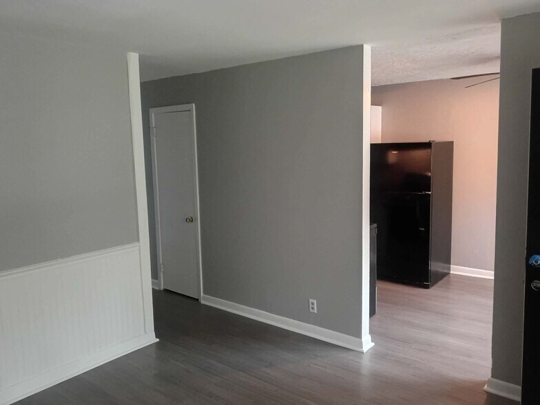 Building Photo - 5075 Scenic Dr