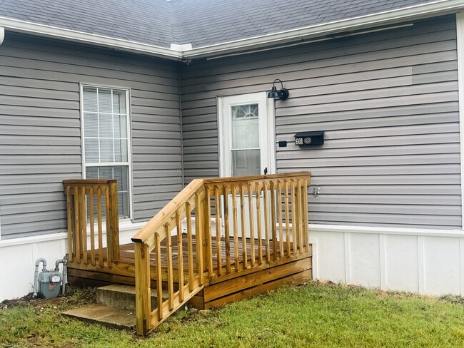 Building Photo - 601 Bigbee Dr