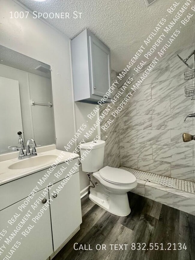 Building Photo - 1007 Spooner St