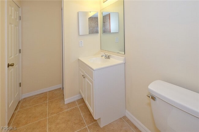 Building Photo - 613 SE 6th Terrace