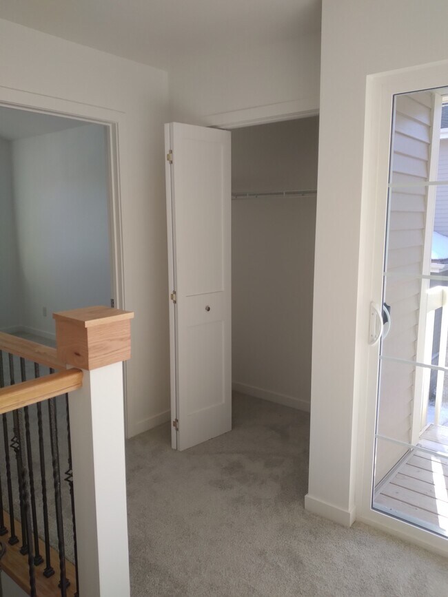 Building Photo - 2749 Hidden Dr