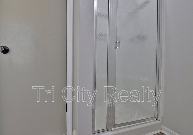 Building Photo - 210 Bella Rosa