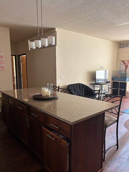 Building Photo - 1101 University Ave SE