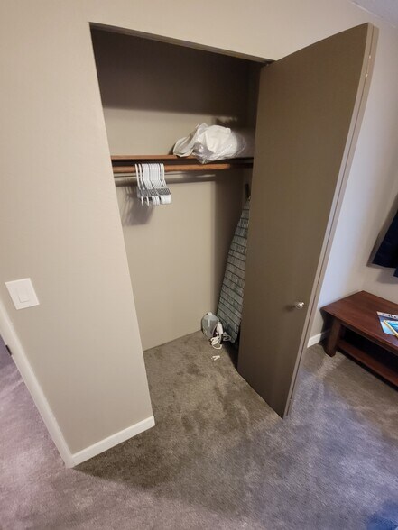 Room #2 - 8111 NE 27th St