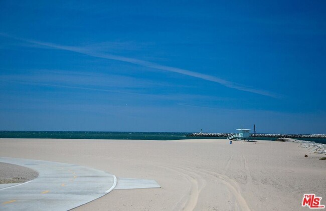 Building Photo - 122 Montreal St