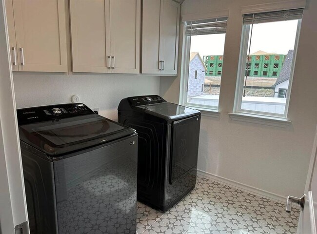 Building Photo - 2910 Tavern Dr