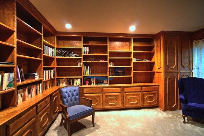 Building Photo - Move-in Special: $500 Off First Month’s Re...
