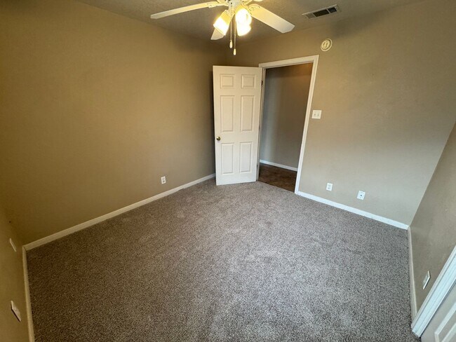 Building Photo - 4706 John David Dr