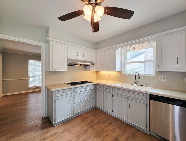 Building Photo - 13406 Glen Erica Dr