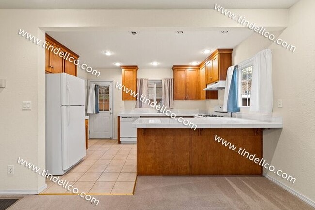 Building Photo - Darling 2 Bedroom North Tabor Home With Of...