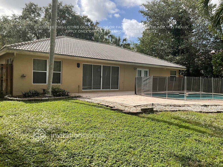 Building Photo - 6525 NW 54th Ct