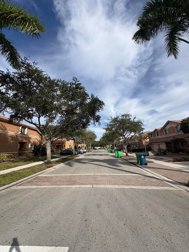 Building Photo - 2000 NW 99th Way