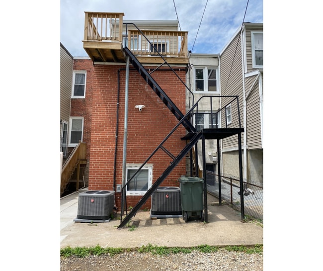 Building Photo - 2311 Anoka Ave