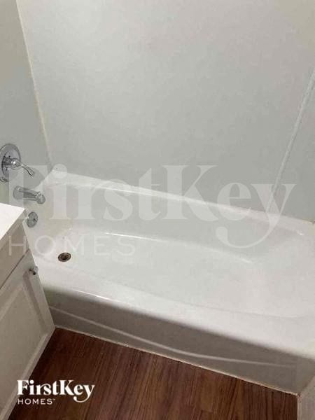 Building Photo - 1355 S Oakland Ave