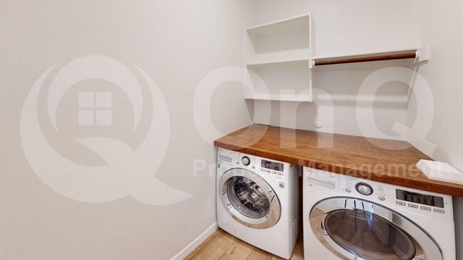 Building Photo - 749 Twinvale Dr